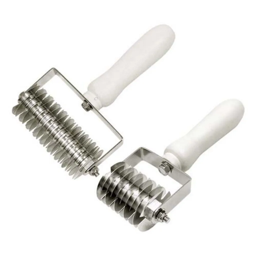 Imagem de Rolo de cortar massa em inox com cabo em plástico