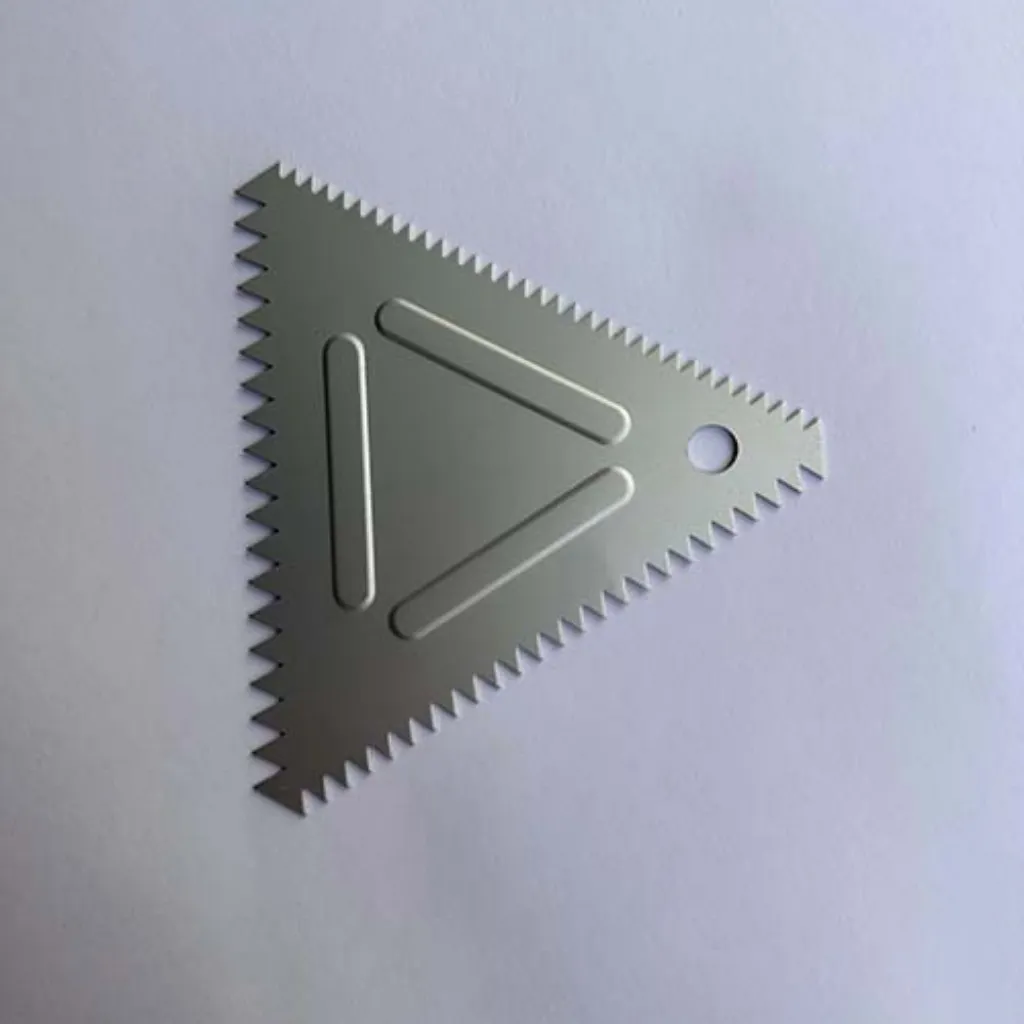 Imagem de Cuia triangular com dentes em alumínio